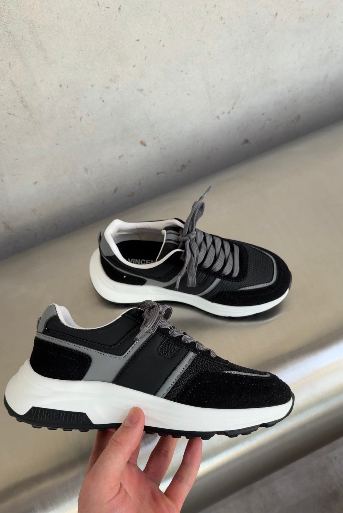 Boys V001 Runner - Black/Grey - Vincentius