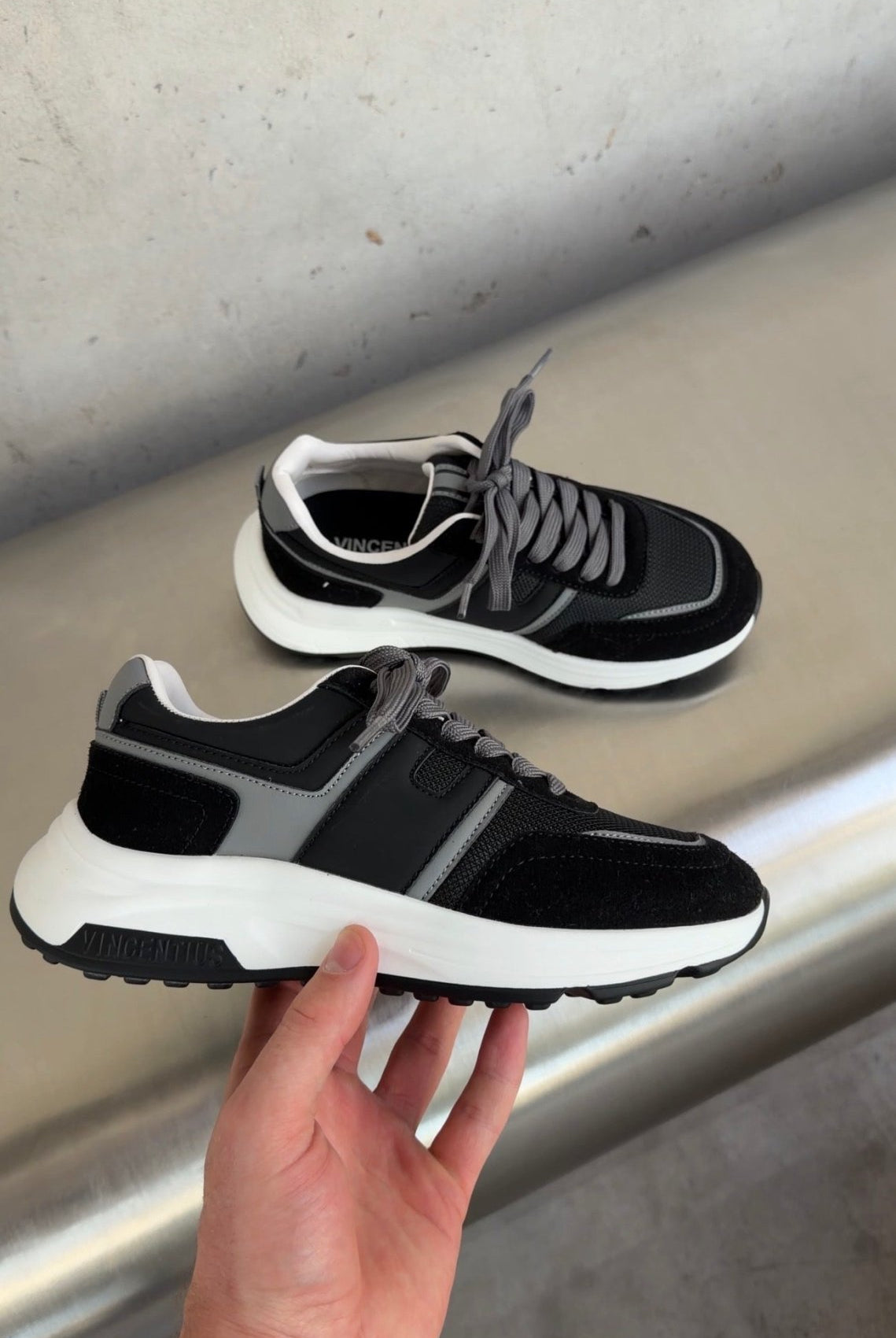 Boys V001 Runner - Black/Grey - Vincentius