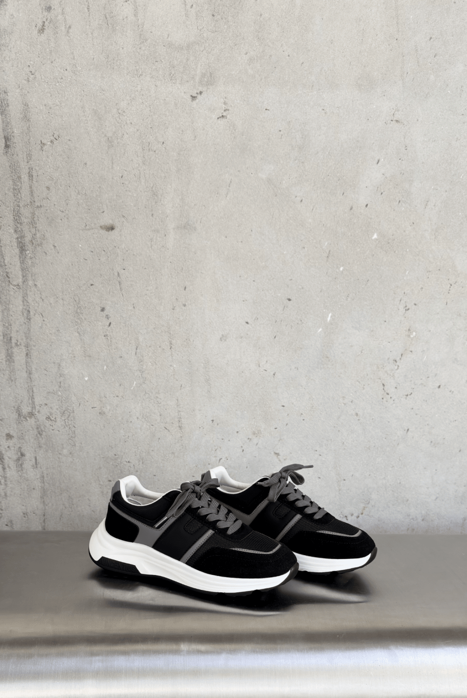 Boys V001 Runner - Black/Grey - Vincentius