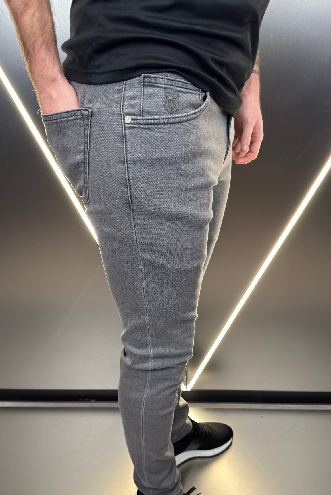 Classic Edition Tailored Fit Jean - Dark Grey - Vincentius