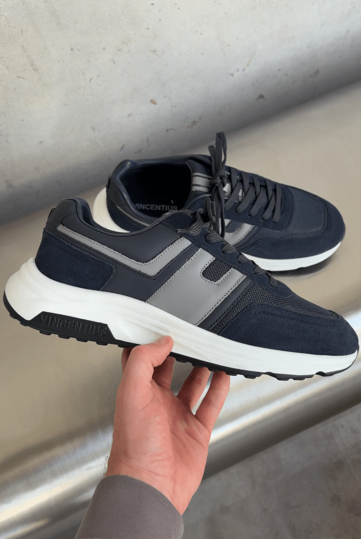 V001 Runner - Navy/Grey - Vincentius