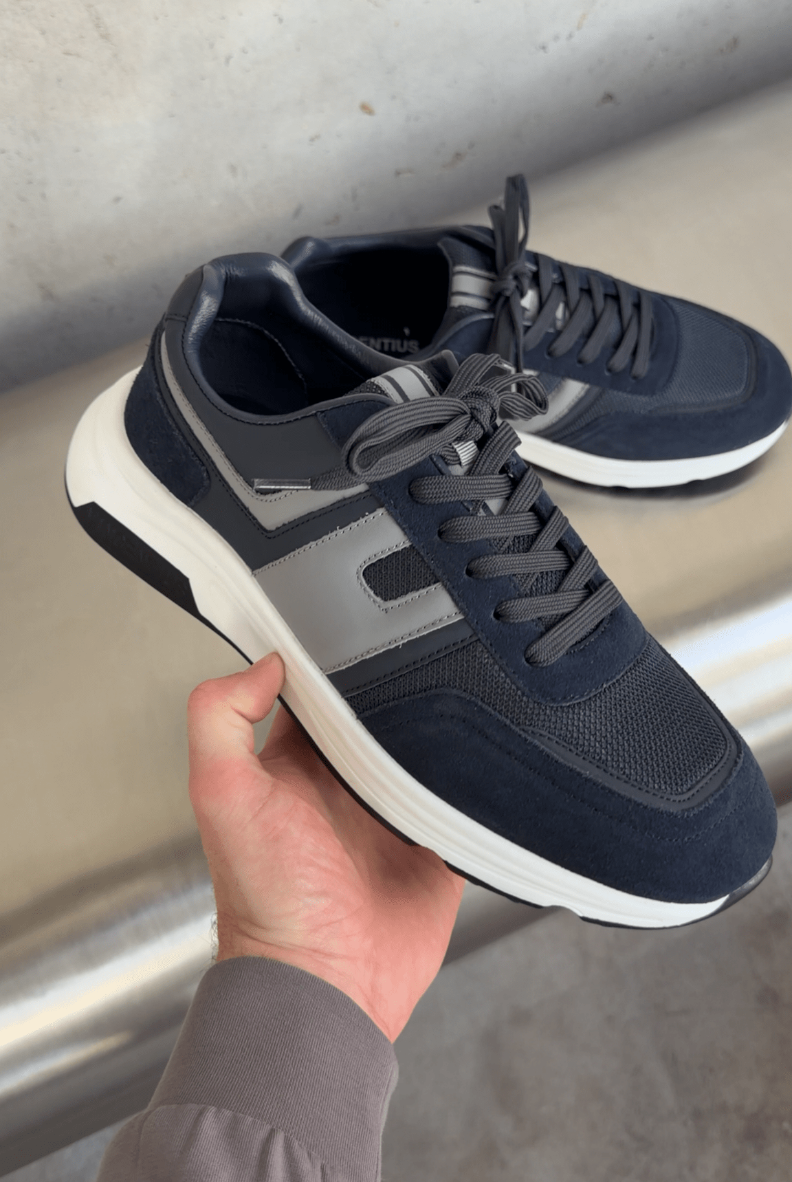 V001 Runner - Navy/Grey - Vincentius