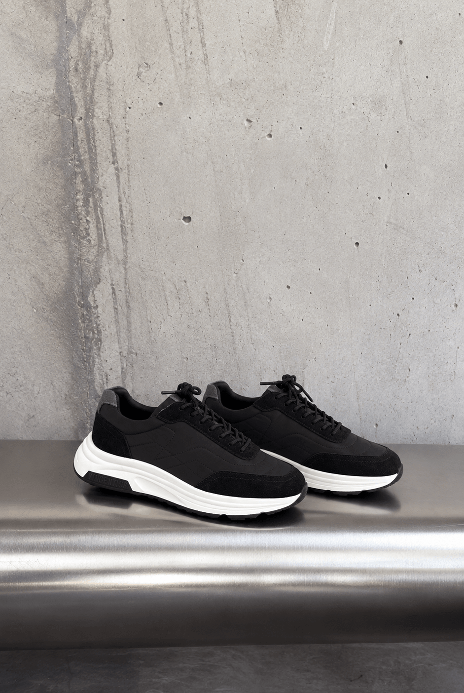 V003 Runner - Black - Vincentius