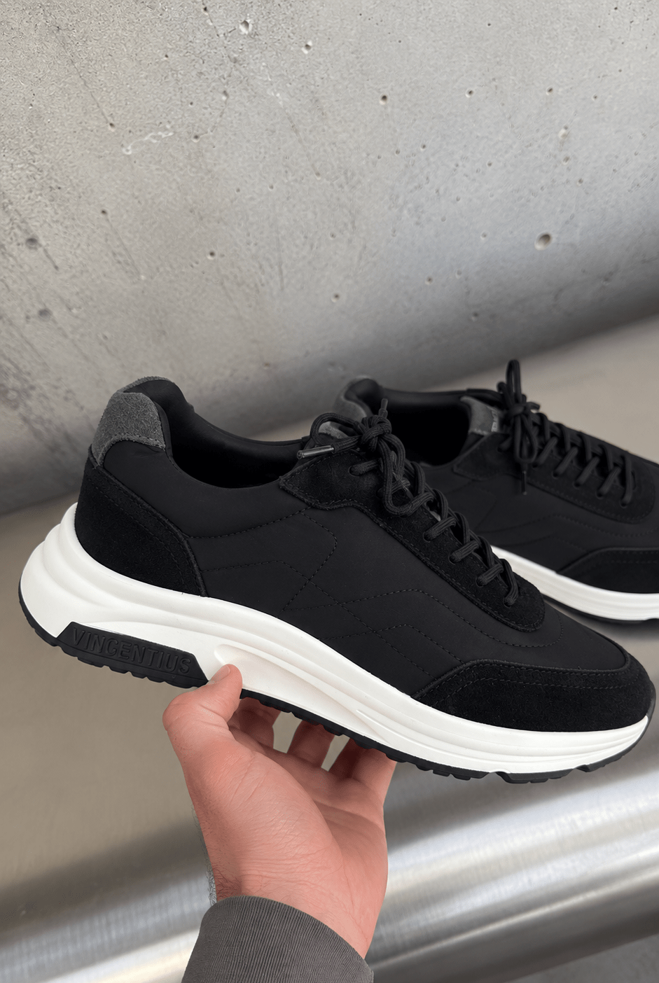 V003 Runner - Black - Vincentius
