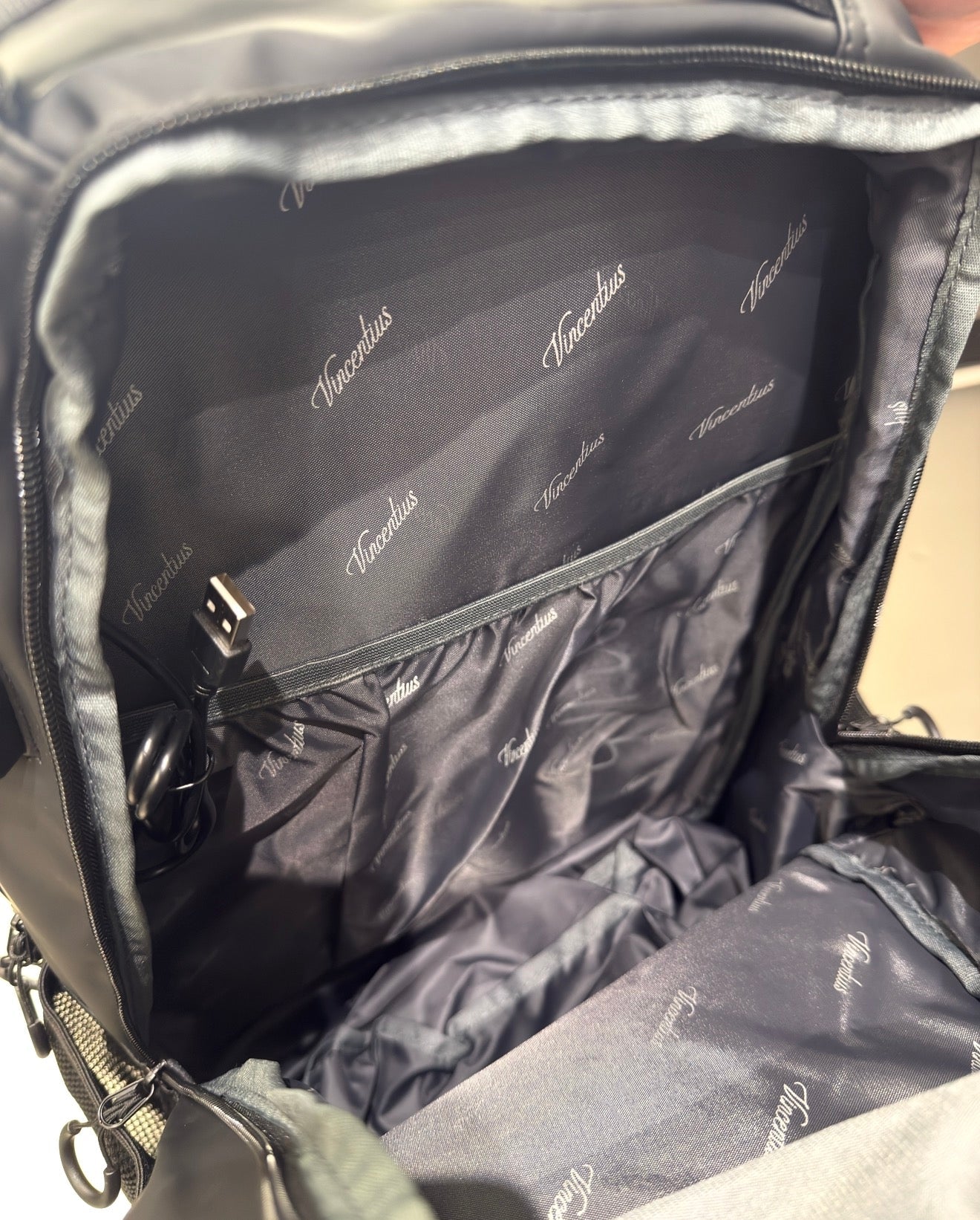 Commuter Backpack - Vincentius