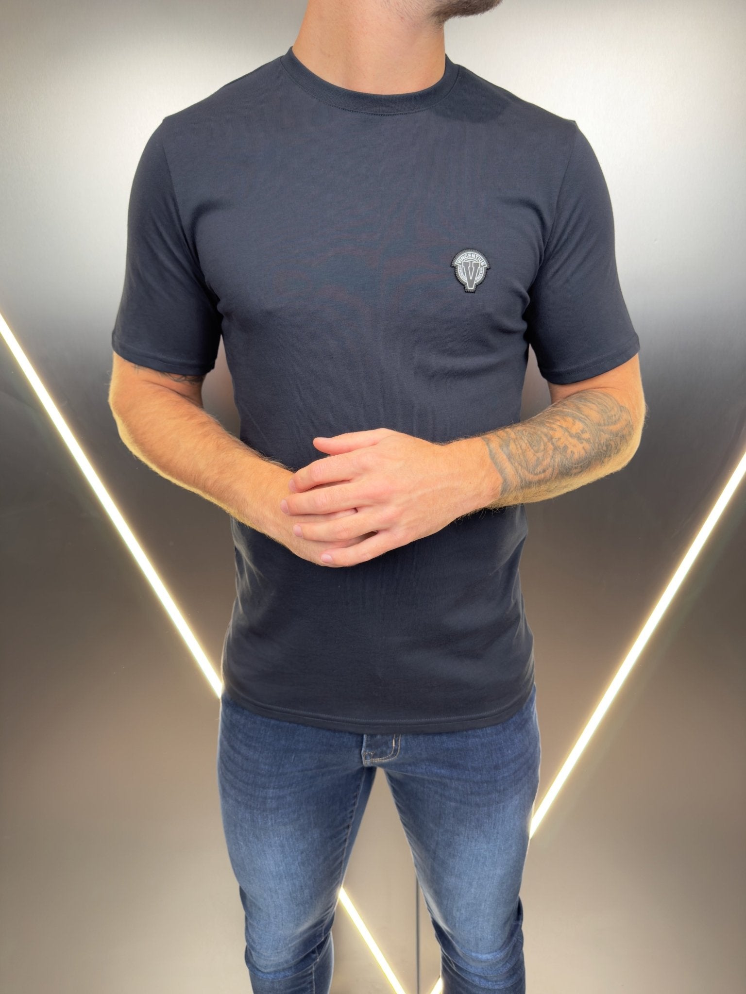 Luxe Classic Badge T-Shirt - Navy - Vincentius