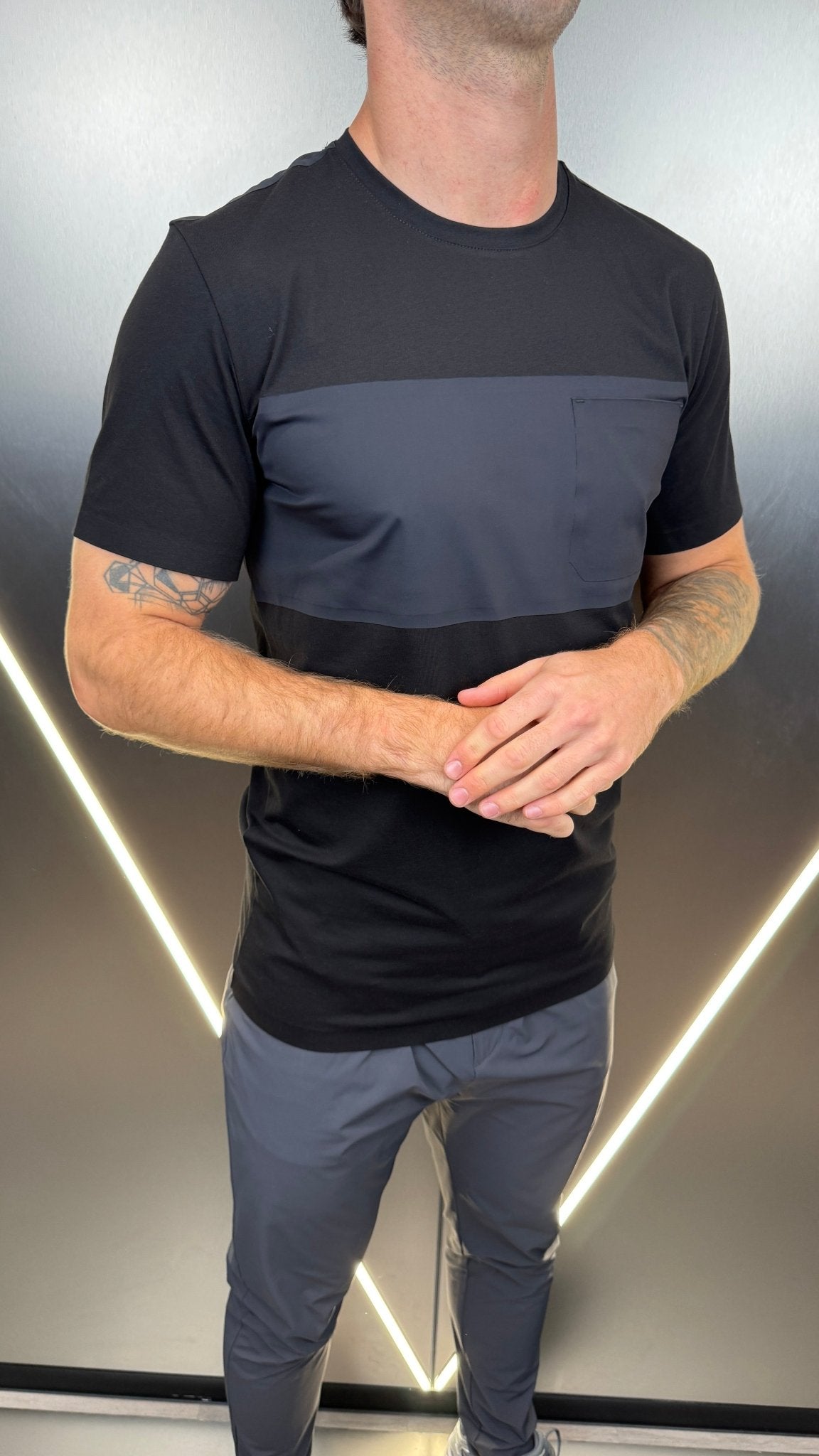Luxury Vertex Panel T-Shirt - Black - Vincentius