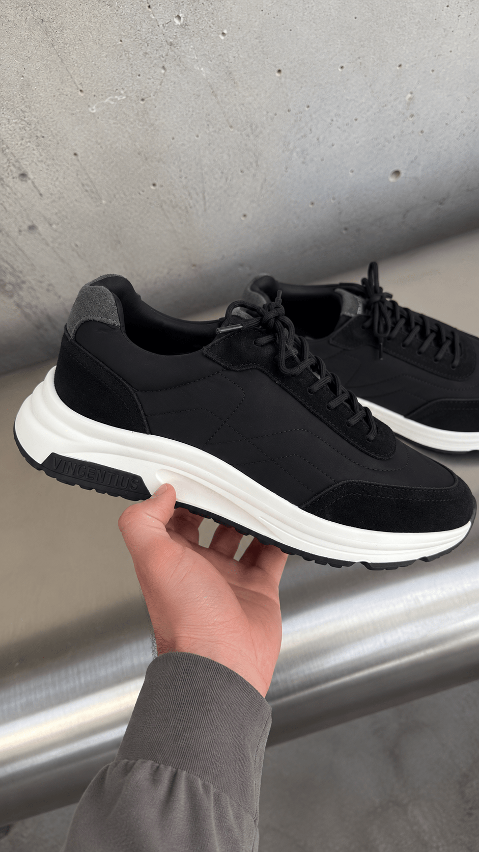 V003 Runner - Black - Vincentius